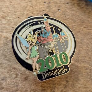 2010 Disney Tinker Bell Dinseyland Pin with Green and Gold Accents